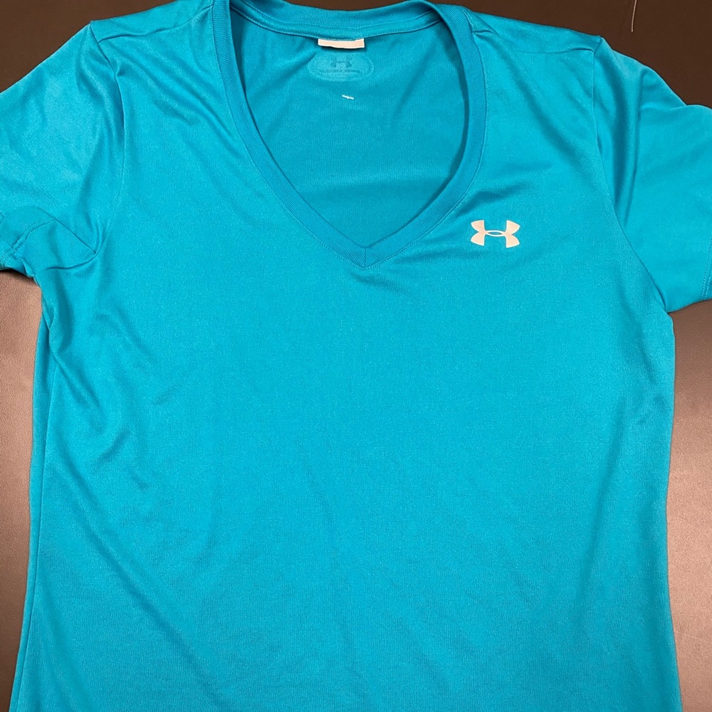 Women’s under armour tee